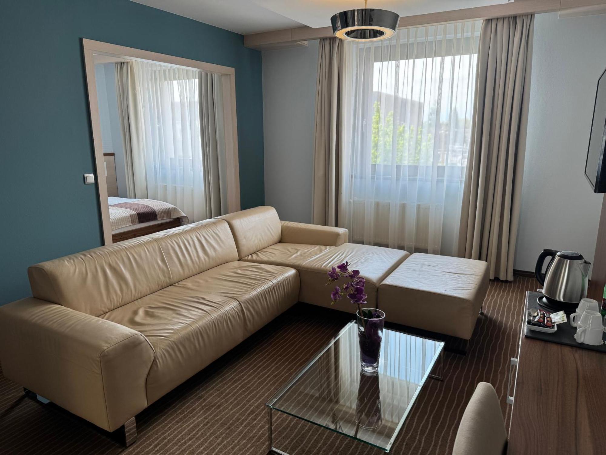 Hotel Famulus Győr Buitenkant foto